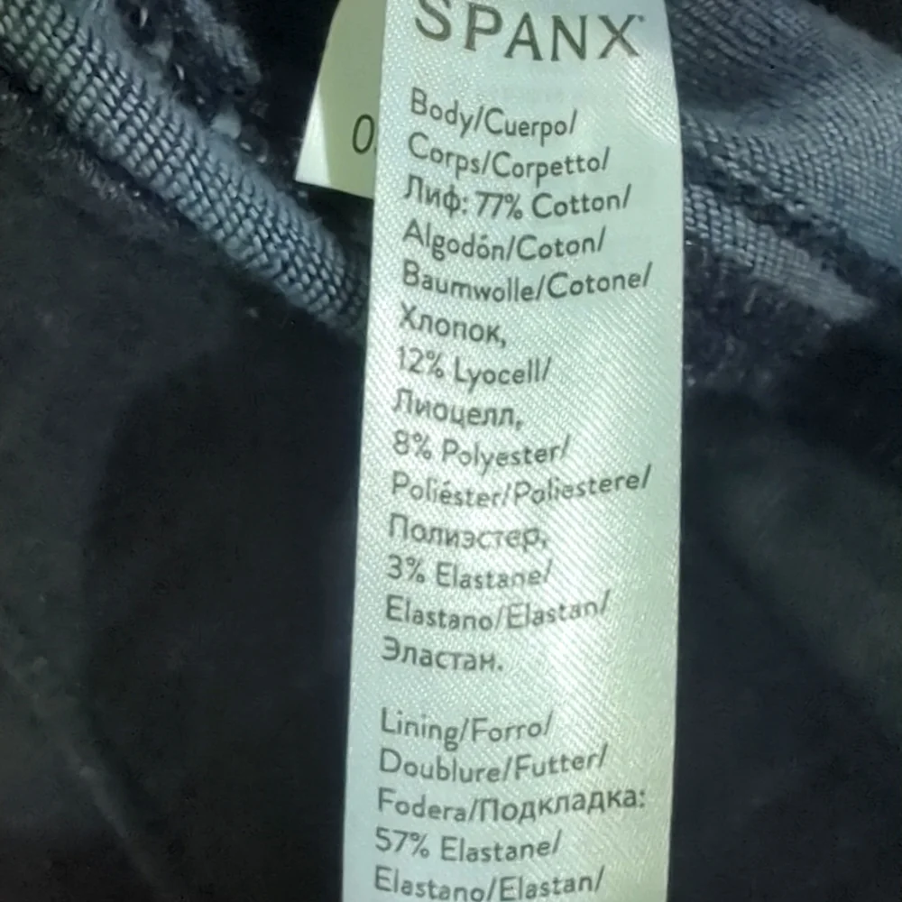 Spanx Ankle Jean-ish Black Distressed Raw Hem Large Leggings